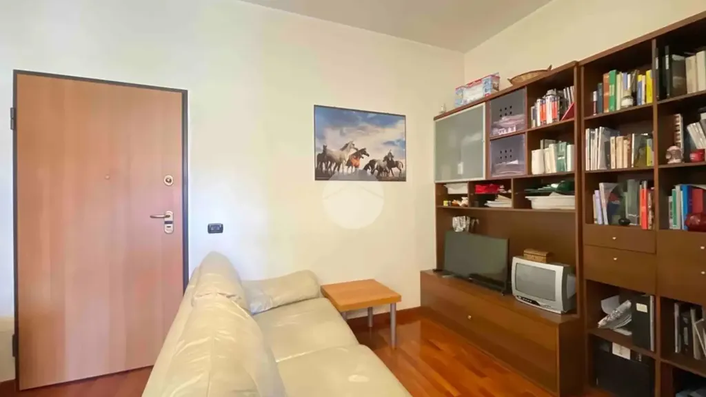 Elutuba - Rustic Flat with Balcony in Asti