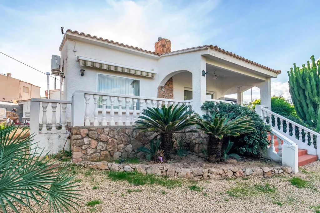 Välivaade - Detached House with Redevelopment Potential in L'Albir