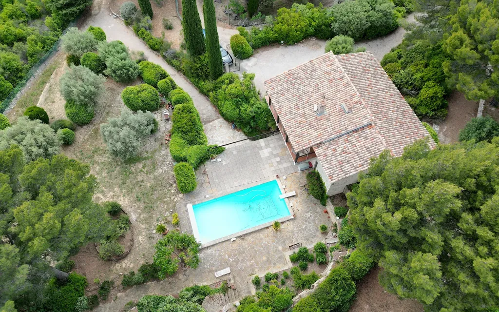 Vue aérienne - Villa d'Architecte avec Piscine au Castellet