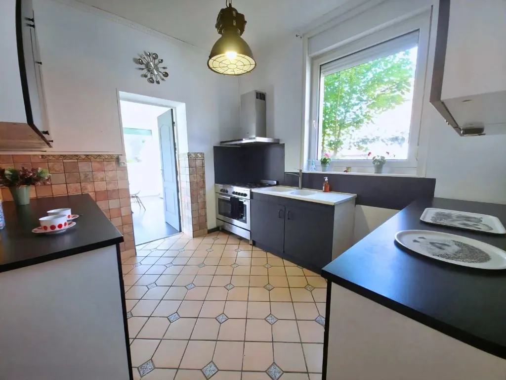 Villa Art déco avec Piscine à Caudry Centre