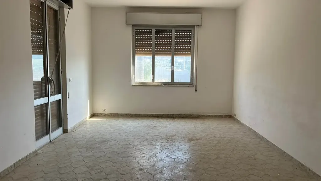Pièces - Villa to Renovate with Sea View in Pachino