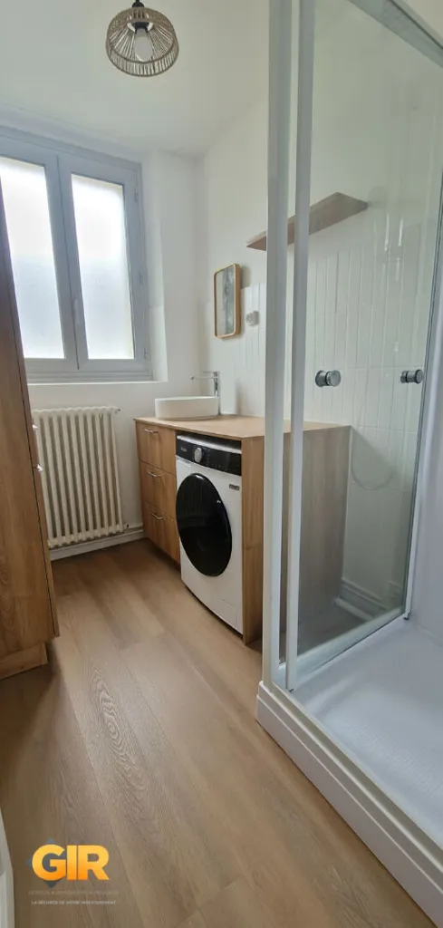 Vannitoad - Refurbished 4-Piece Flat in Rennes