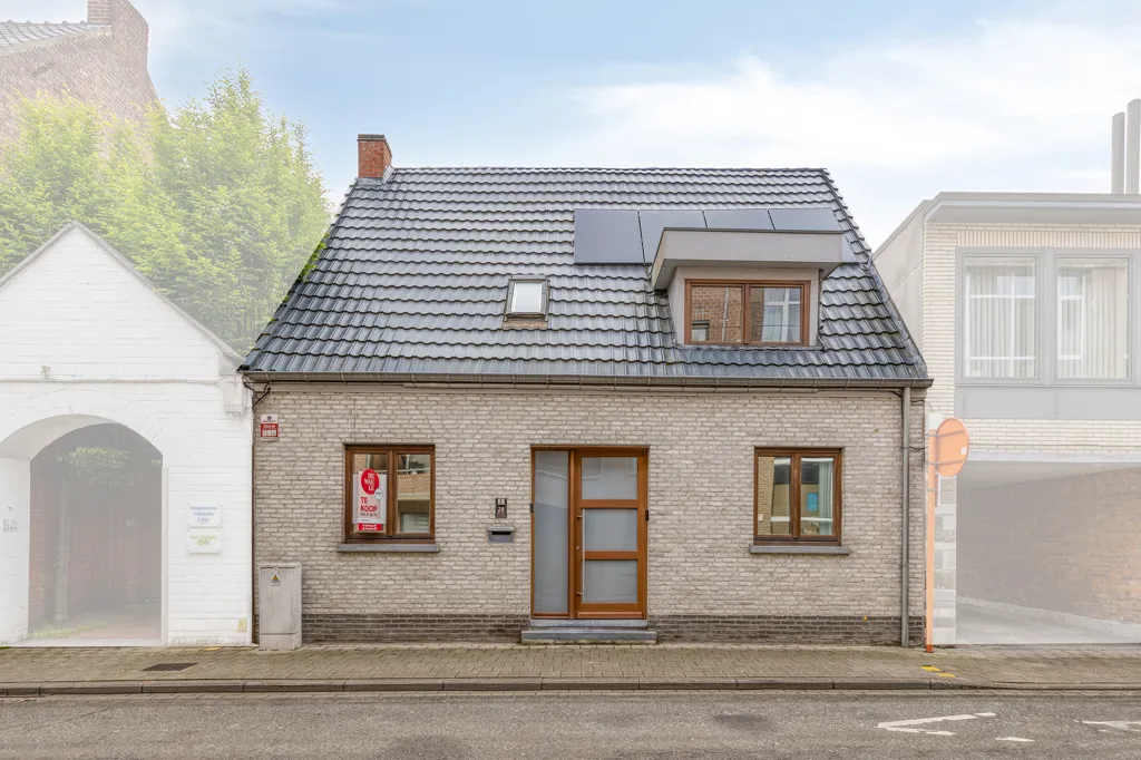 Esterno - Renovated Half-Open House in Izegem