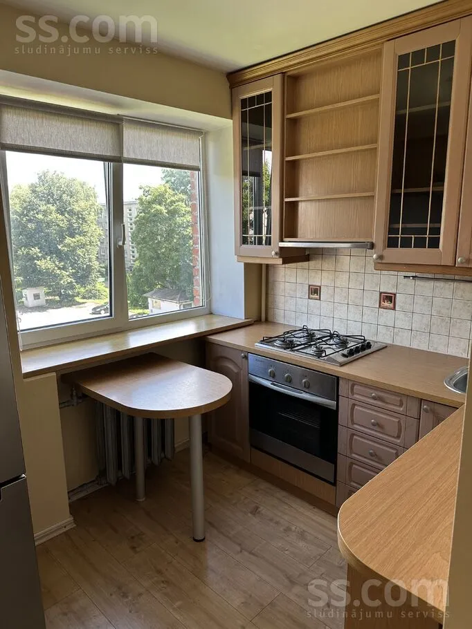 Cuisine - Bright 2-Bedroom Apartment in Šampēteris