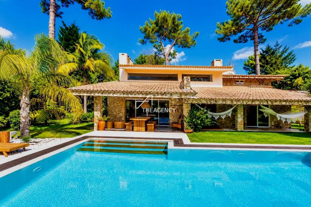 Pool - Luxury Villa with Pool in Charneca de Caparica