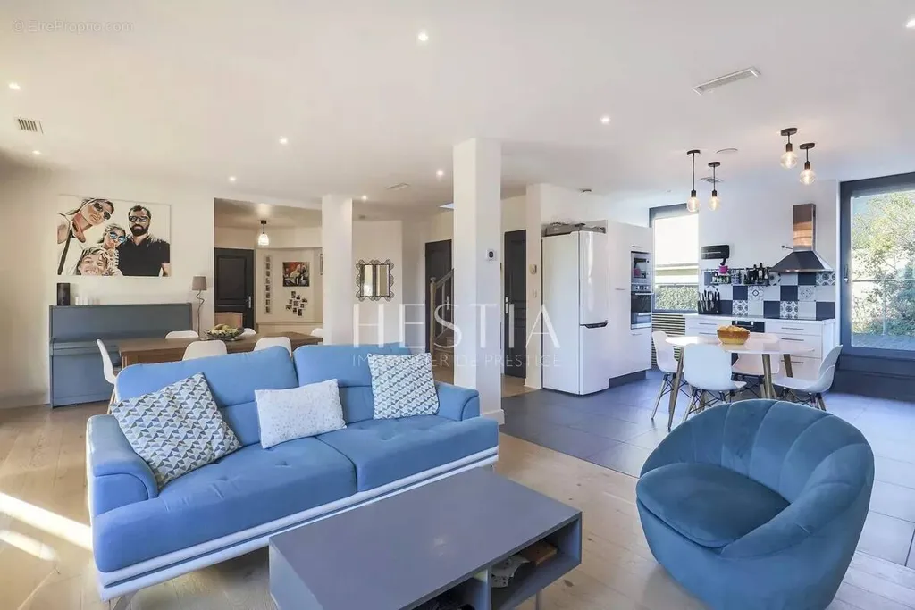 Séjour - Maison de Luxe avec Piscine à Crépieux-la-Pape