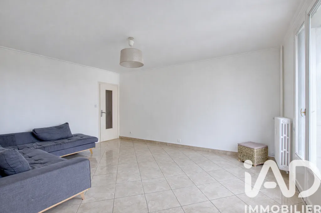Elutuba - 5-Piece Apartment with Balcony in Compiègne