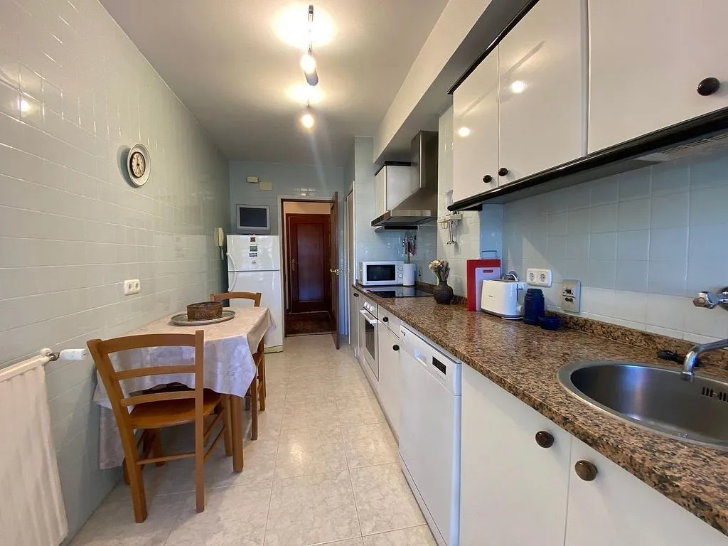 Köök - Three-Bedroom Flat with Balcony in Urkizu