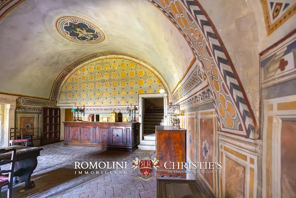 Esik - Medieval Castle with Panoramic Views in Val d'Orcia