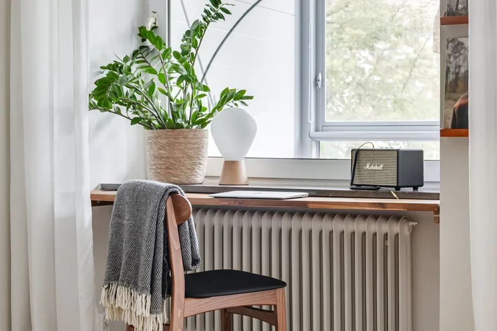 Bureau - Renovated Apartment with Large Balcony in Central Location