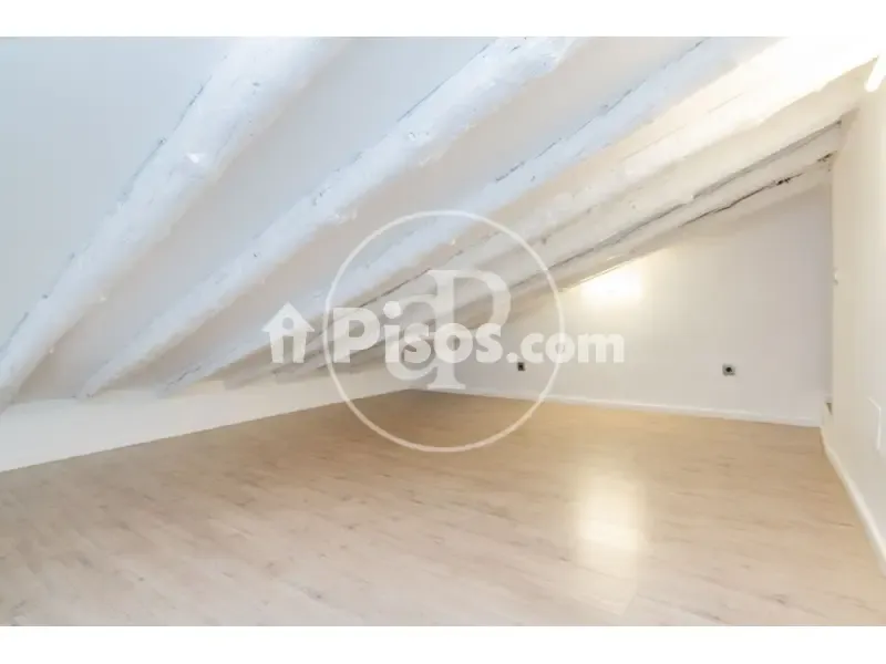 Rooms - Modern Apartment with Balcony Views in Madrid Centre
