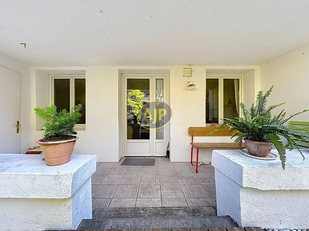 Terrazza - Renovated 3-Bed Flat with Garden in Bordeaux
