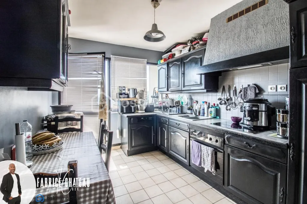 Köök - 3-Bed Flat with Balcony in Central Location