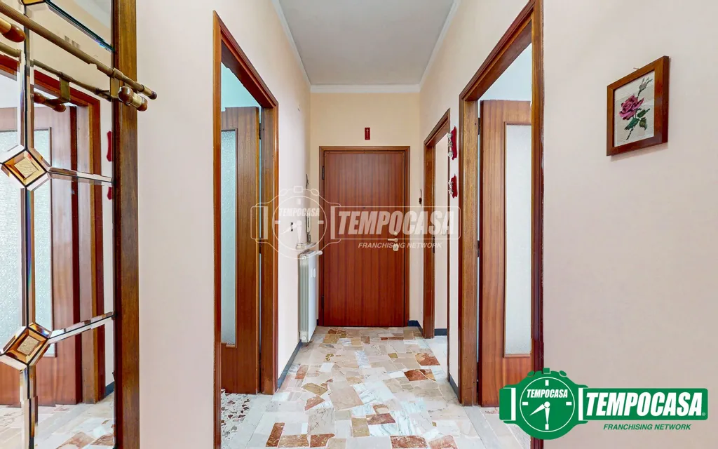 Esik - Apartment with Balcony and Parking in Ovada
