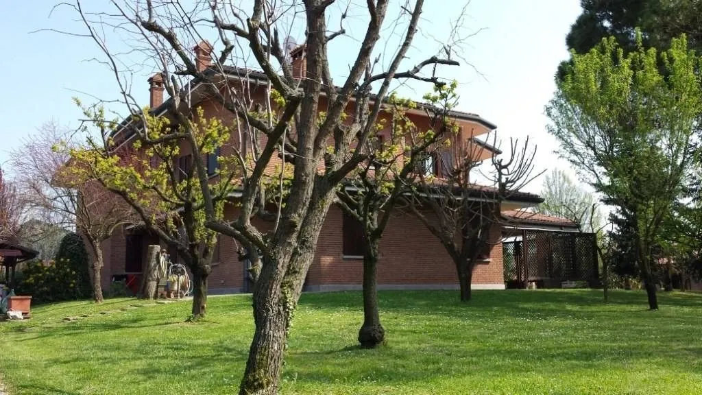 Aed - Luxury Villa with 5 Units in San Giorgio di Piano