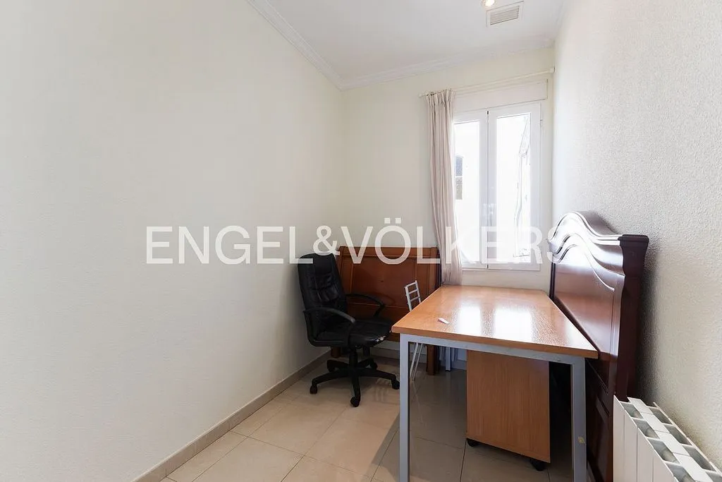 Bureau - Apartment with Balcony in Gran Vía, Valencia