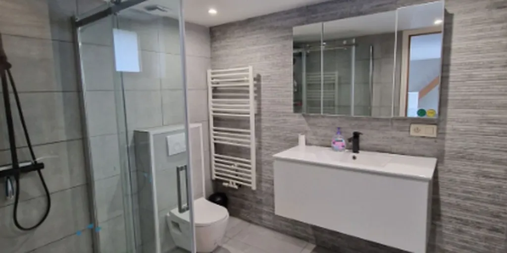 Vannitoad - Renovatable House with Garden in Waasmunster