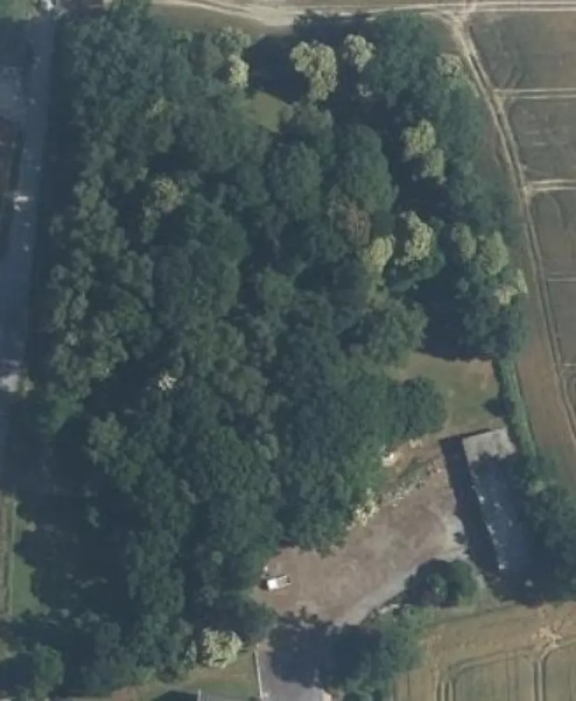 Aerial - Workshop with Woodland in Quévert