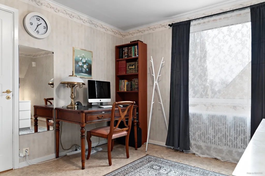 Bureau - 1.5-Storey Villa with Central Location in Unnaryd