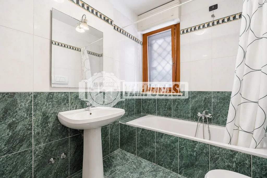 Salles de bain - Ground Floor Apartment with Garden in Rome
