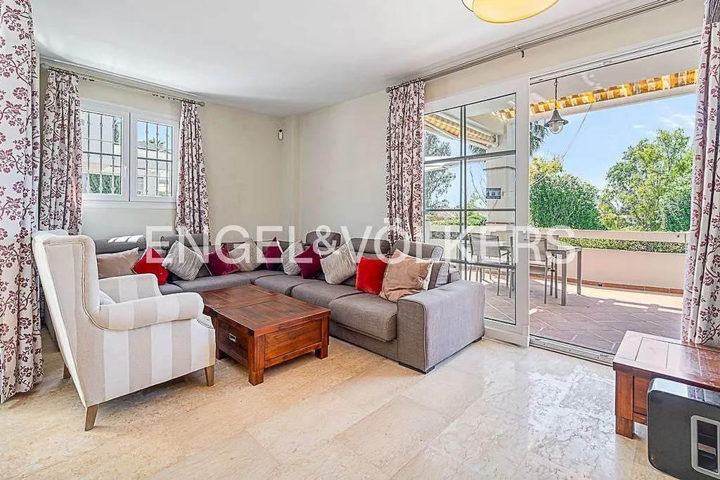 Elutuba - Villa with Pool and Sea Views in Estepona