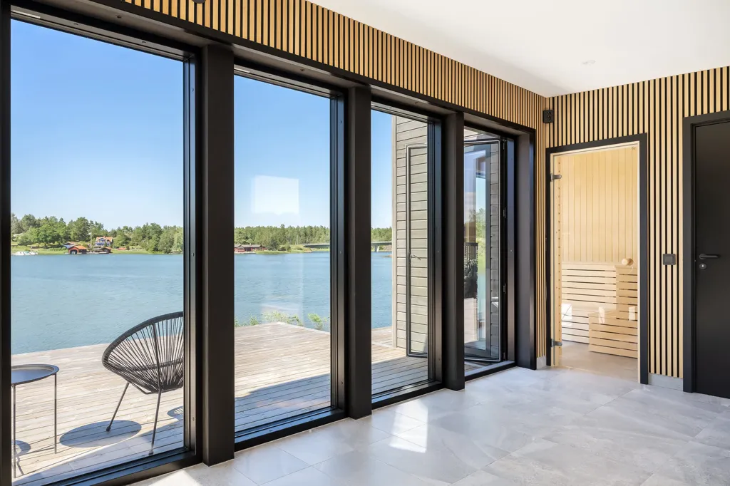 Terrass - Modern Seafront Villa in Söderköping