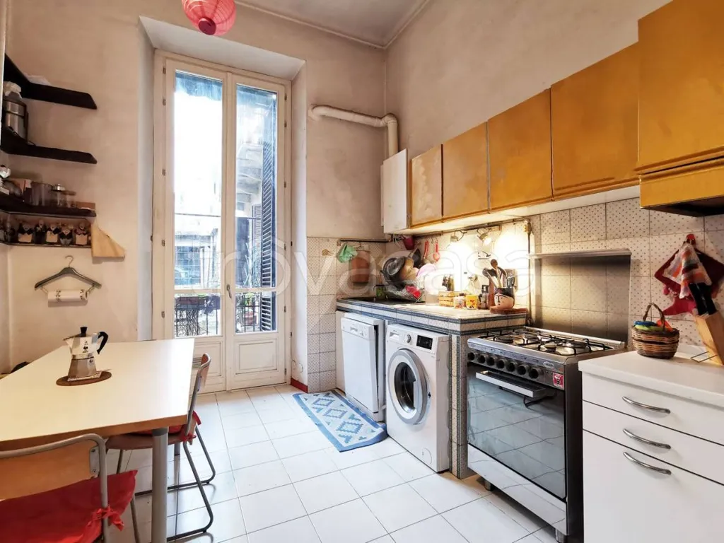 Cuisine - Spacious Apartment with Triple Exposure in Turin