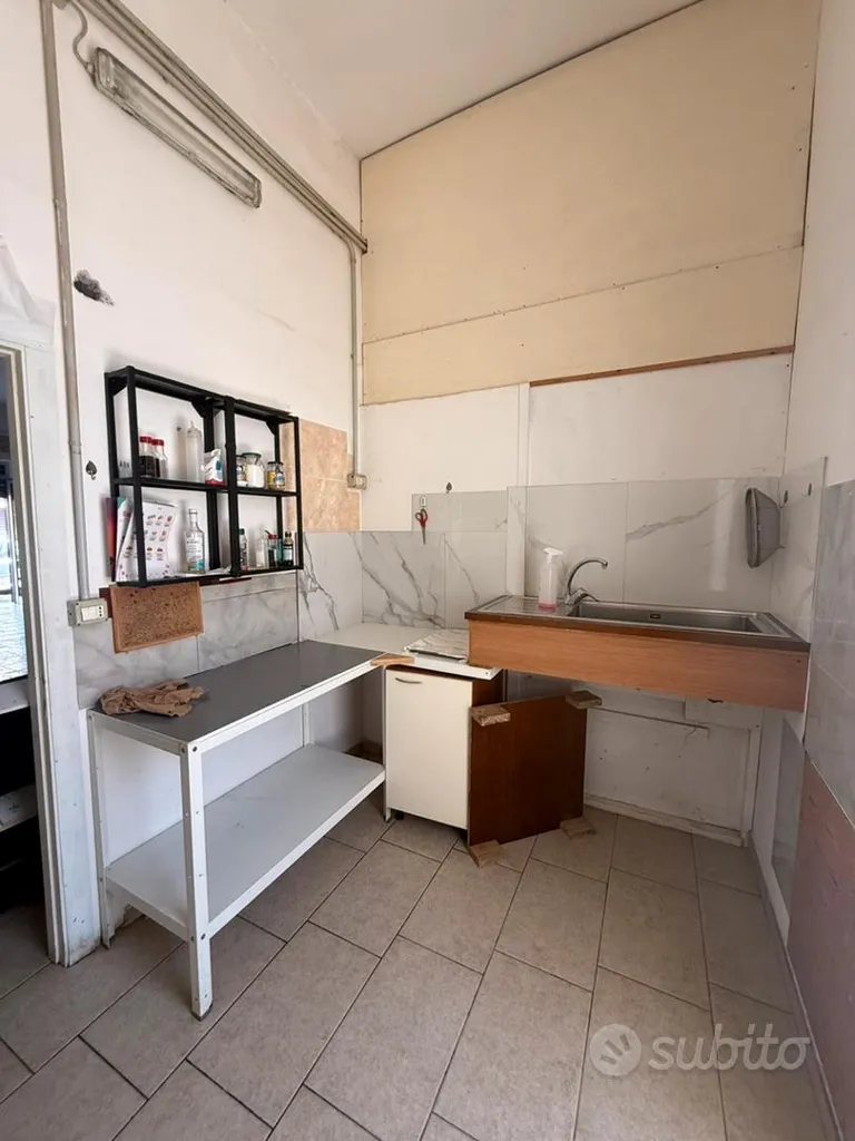 Cuisine - Commercial Space with Main Street Frontage in Mondragone