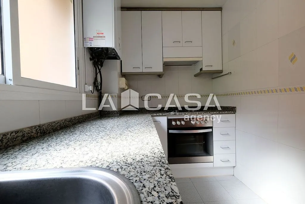 Köök - East-West Oriented Flat near Passeig Maragall