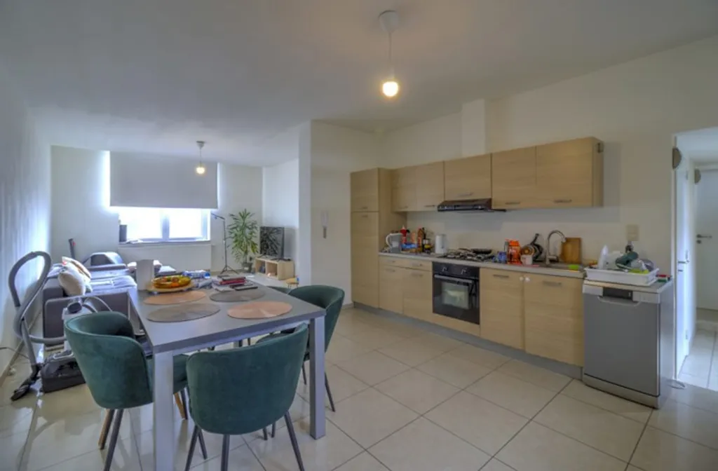Köök - Two-Bedroom Apartment with Garden Access in Saint-Nicolas