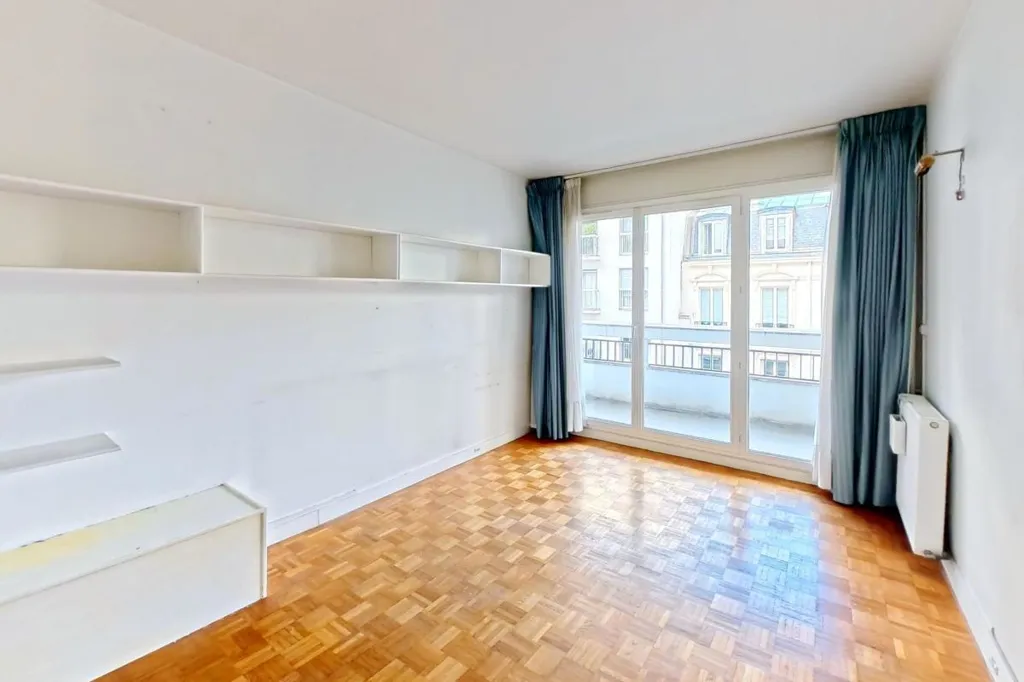 Pièces - Appartement 4 Pièces à Rénover avec Balcons à Paris 16