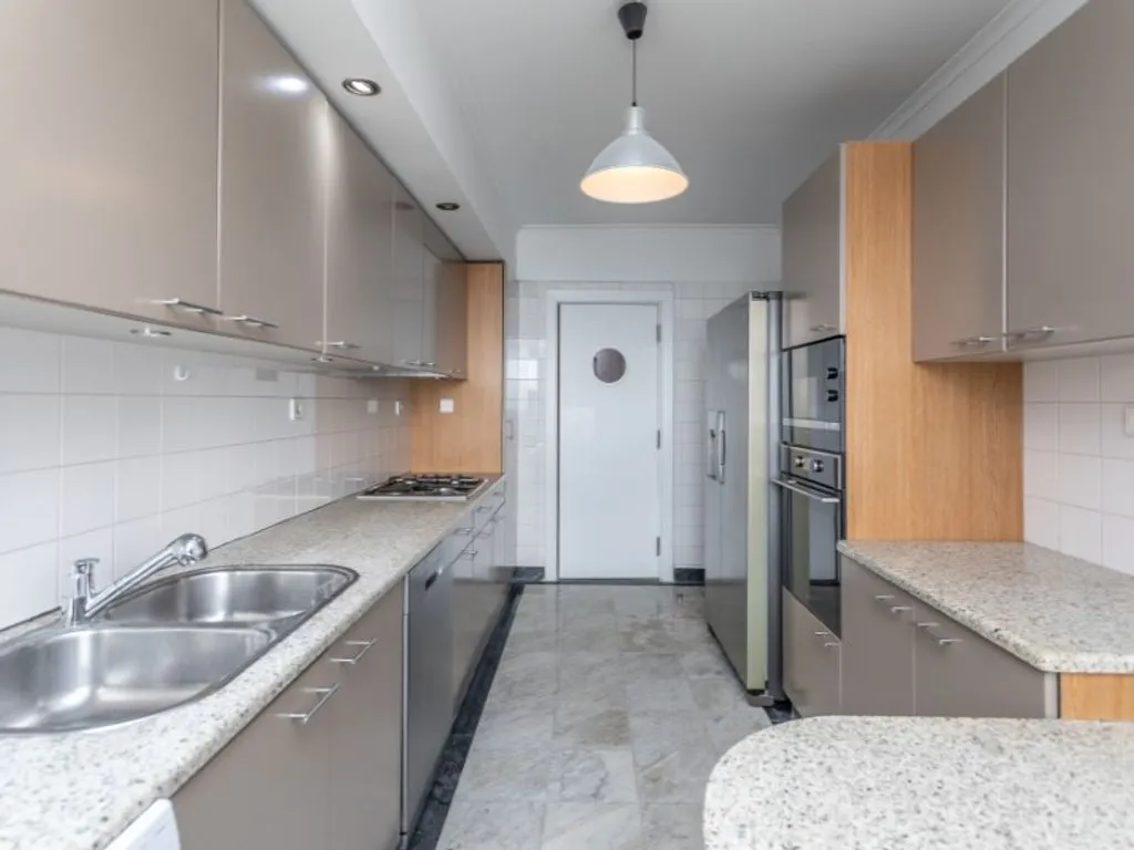Cuisine - Luxury Apartment with Ocean Views in Parede