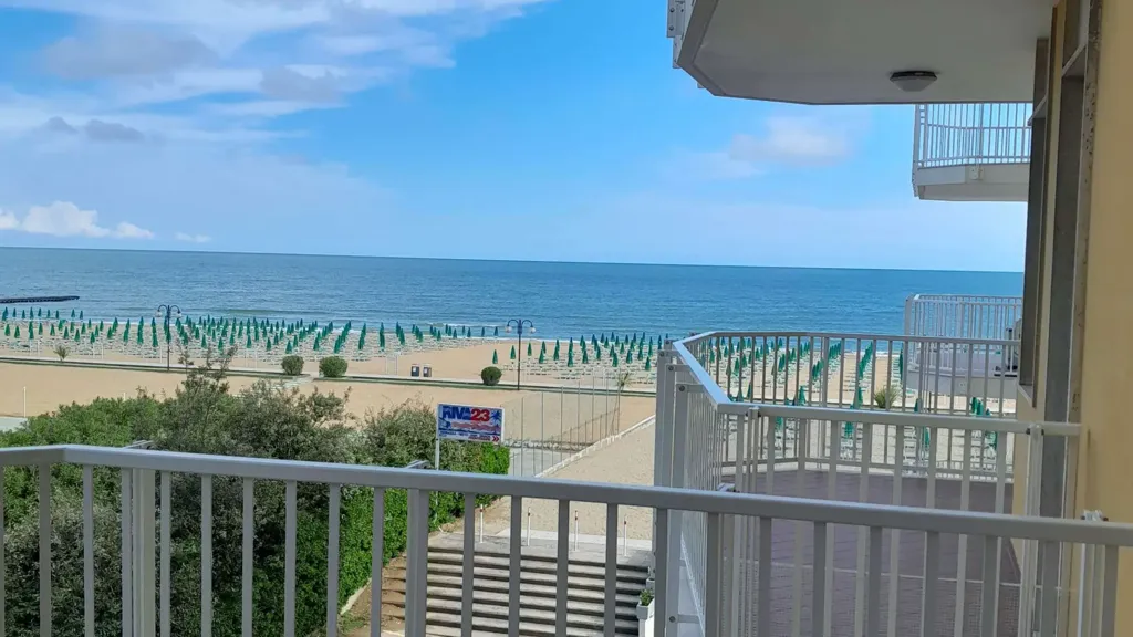 Balcon - Seafront Apartment with Pool in Jesolo