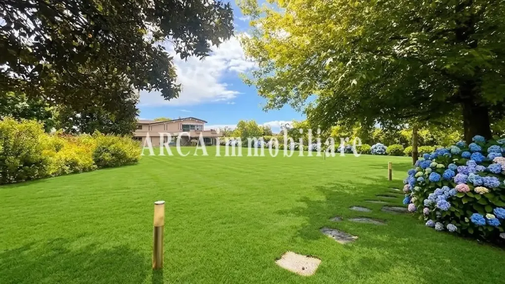 Garden - Rustic Villa with Garden in Pietrasanta