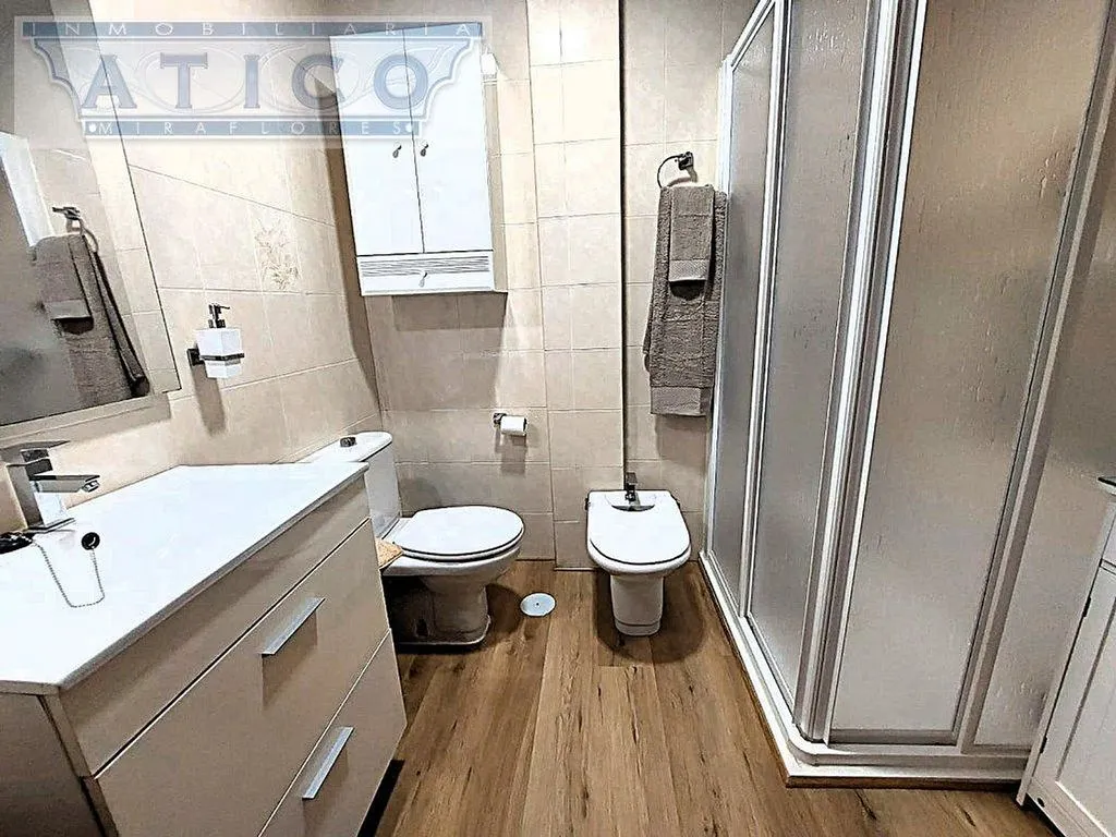 Salles de bain - Apartment with Terrace in Carmona Road Area