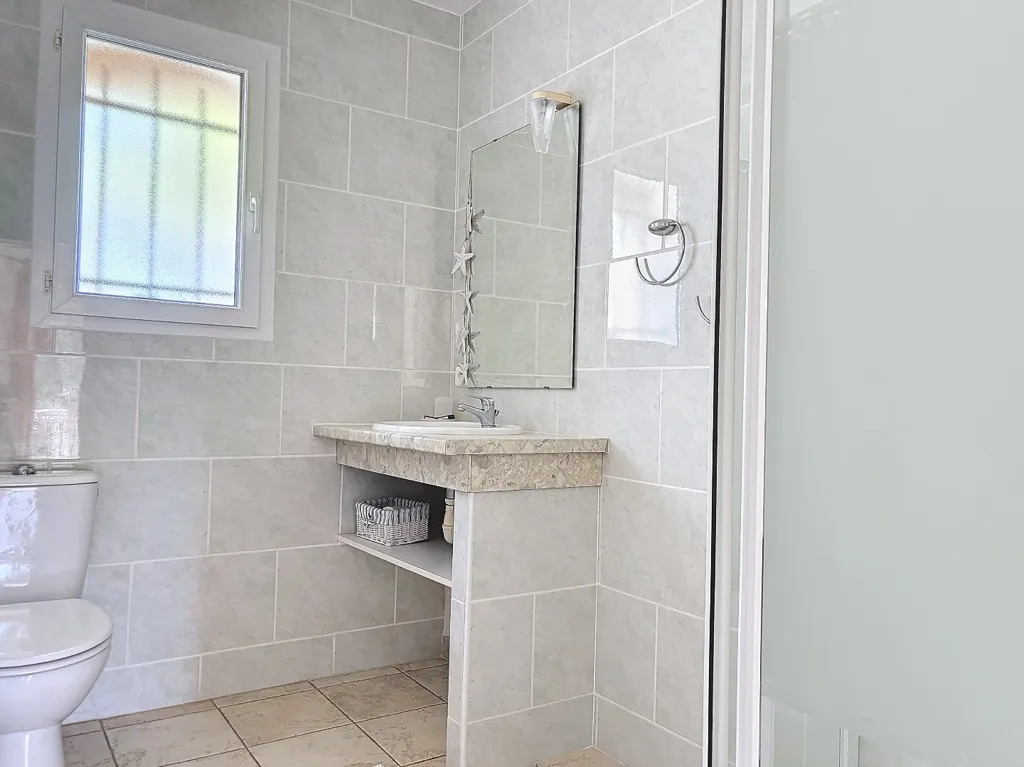 Salles de bain - Villa d'Architecte avec Piscine dans un Environnement Calme