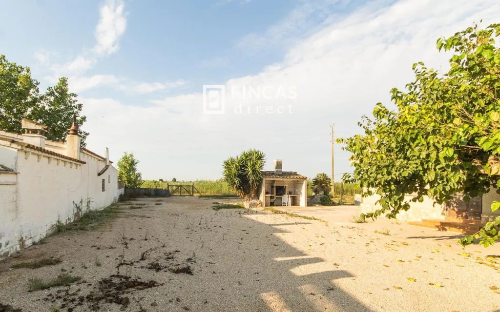 Jardin - Detached Chalet with Fireplace in Deltebre