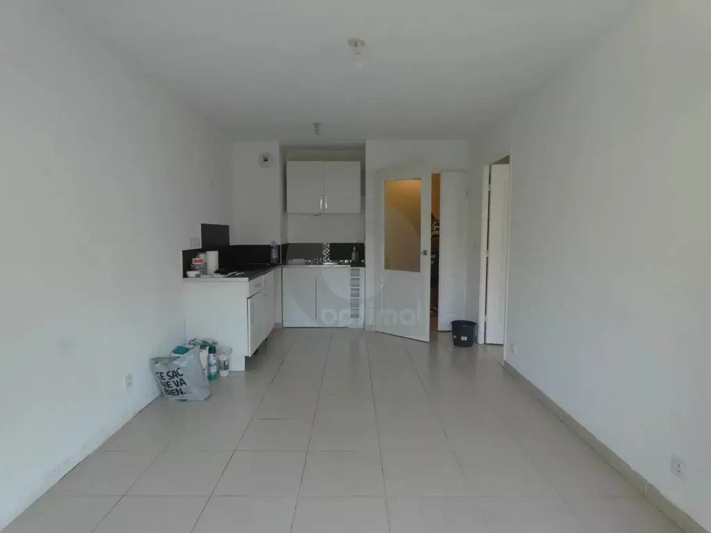 Cuisine - Appartement 2 Pièces en Étage Élevé à Menton