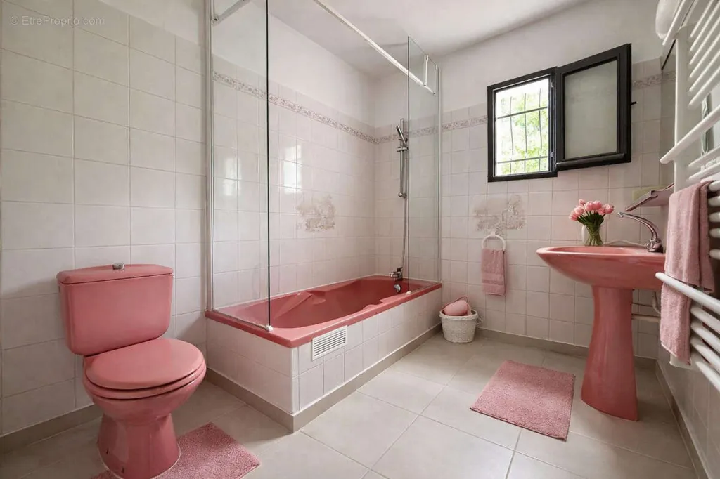 Bathrooms - Divisible Villa with Double Garage in Montarnaud