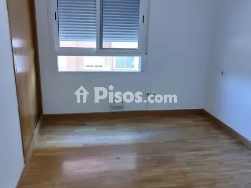 Toad - Spacious 4-Bedroom Flat with Balcony in Ronda Sur