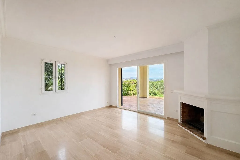 Séjour - Modernised Ground Floor Flat with Pool in Bendinat