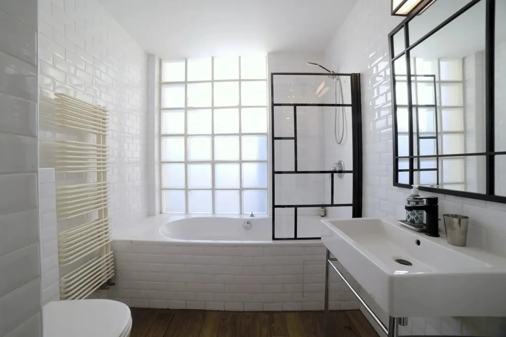Salles de bain - Triplex Historique avec Terrasse à Paris
