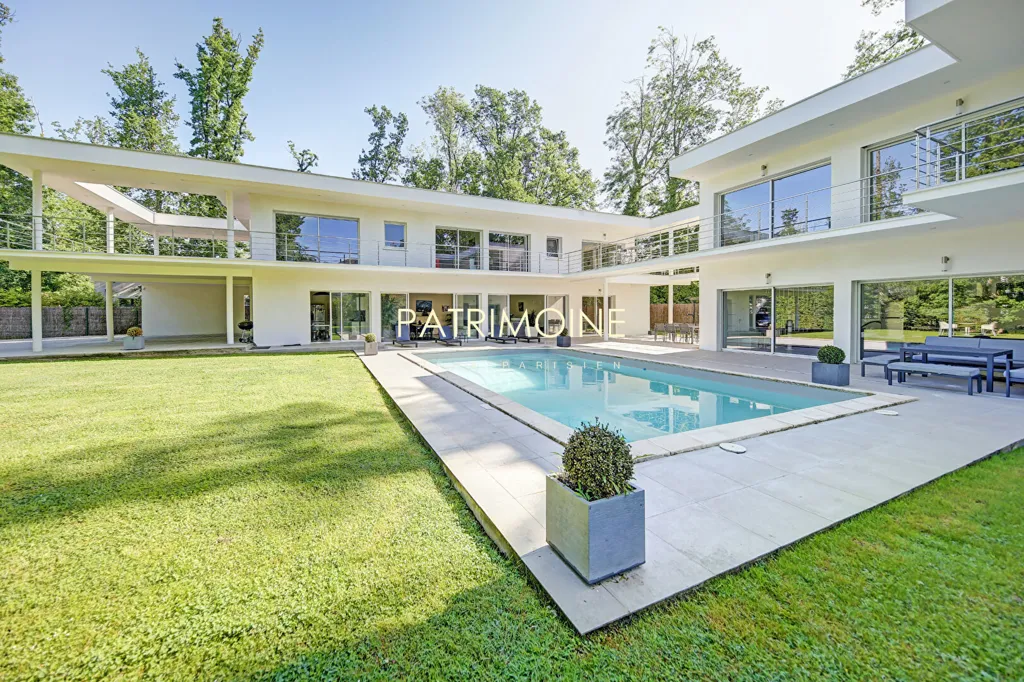 Piscina - Architectural House with Pool in Feucherolles