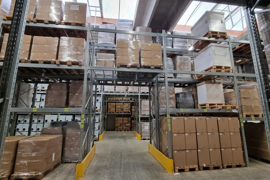 Lavanderia - Warehouse with Office Space in Fibernet