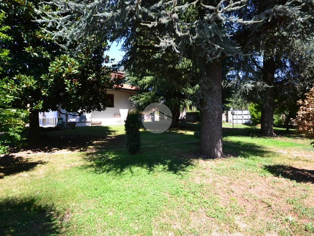 Aed - Detached Villa with Garden in Vittuone