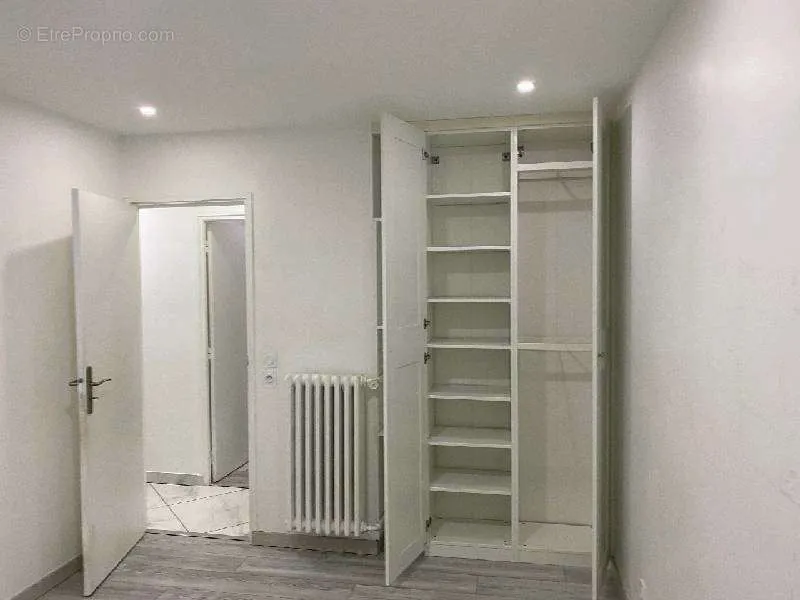 Toad - Stone Building Flat with Park View in Clichy-Sous-Bois