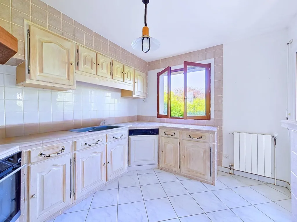 Cucina - House with Complete Basement in Grenay