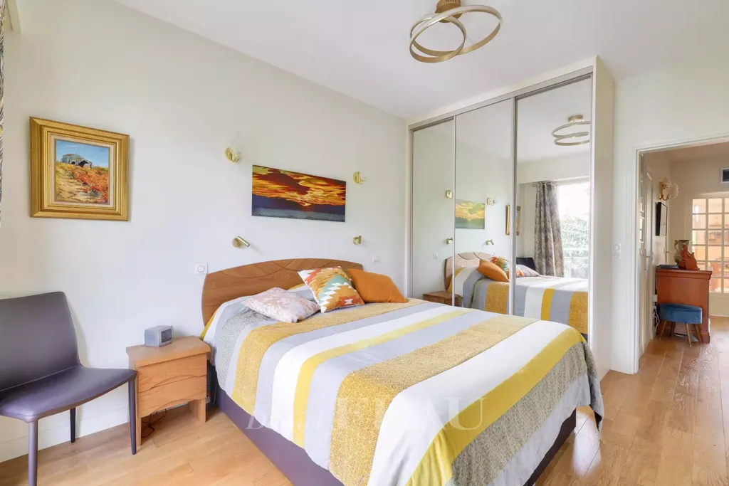 Bedrooms - 2-Bed Apartment with Balconies in Daumesnil