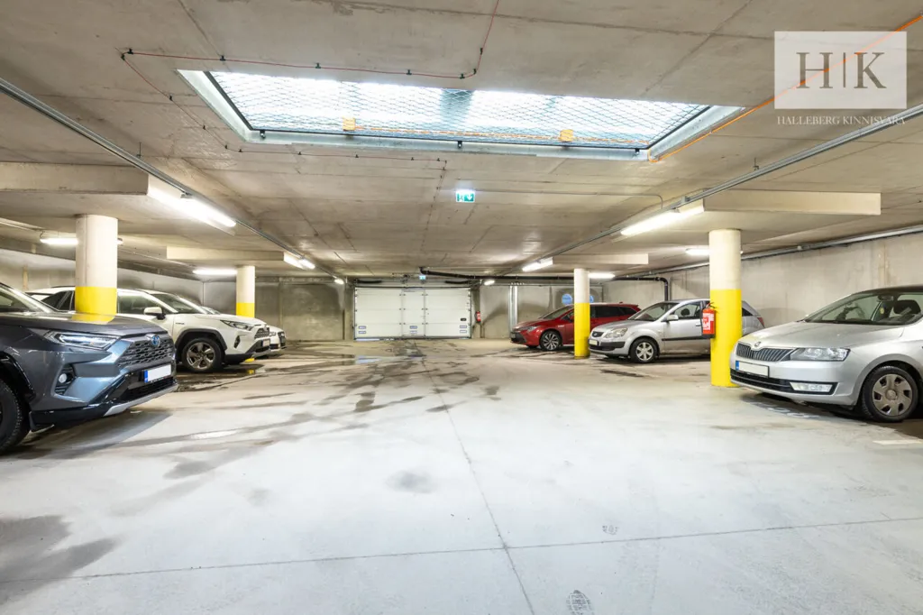 Garage - Modern Apartment with Balcony in Mustamäe