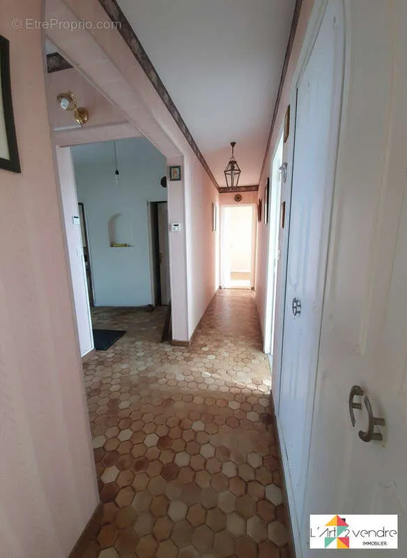 Hallway - Single-Storey House with Garden in Le Plessis-Brion
